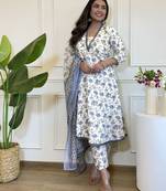 Off white color beautiful and formal wear kurta set for trendy girls