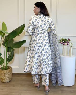 Off white color beautiful and formal wear kurta set for trendy girls 2