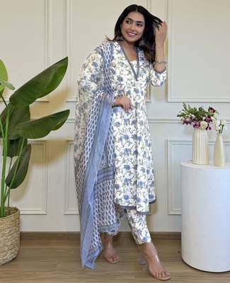 Off white color beautiful and formal wear kurta set for trendy girls 3