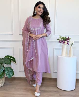Lavender color beautiful and formal wear kurta set for trendy girls 4