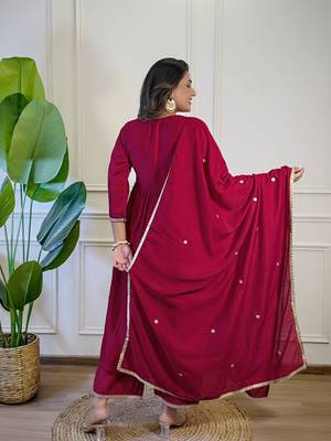 Red color beautiful and formal wear kurta set for trendy girls 2