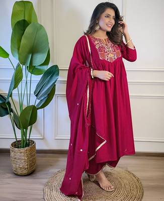 Red color beautiful and formal wear kurta set for trendy girls 4