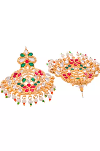 Women gold-plated red & white kundan studded maang tikka with earrings