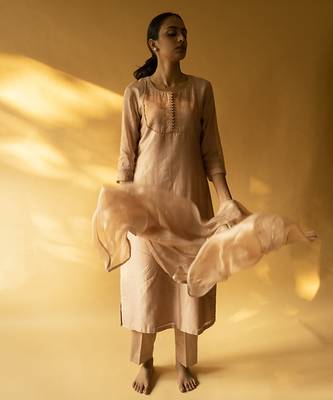 Beige chanderi plain kurta set 2