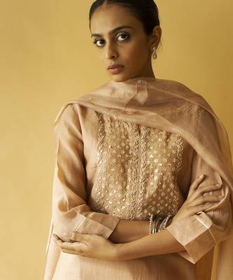 Beige chanderi embroidered kurta set 2