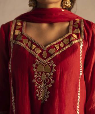 Red chanderi embroidered kurta set 2