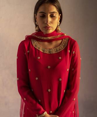 Red georgette embroidered kurta set 1