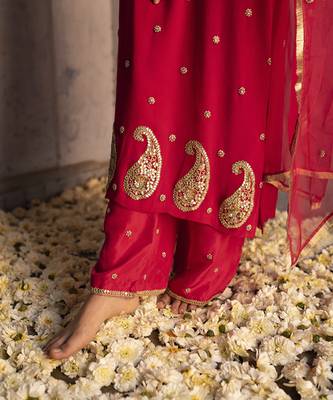 Red georgette embroidered kurta set 5