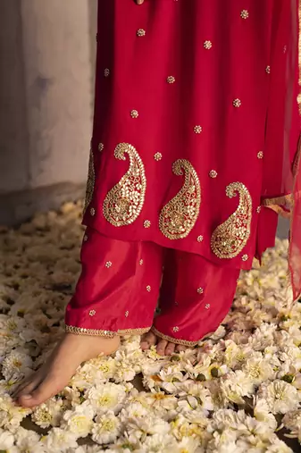 Red georgette embroidered kurta set