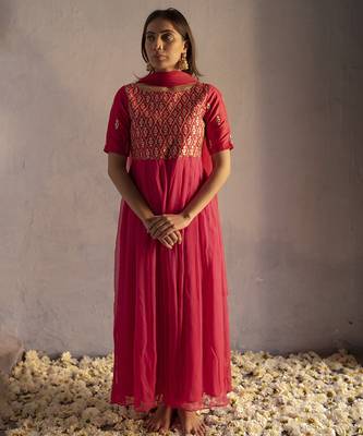 Pink chiffon embroidered gown with dupatta 1