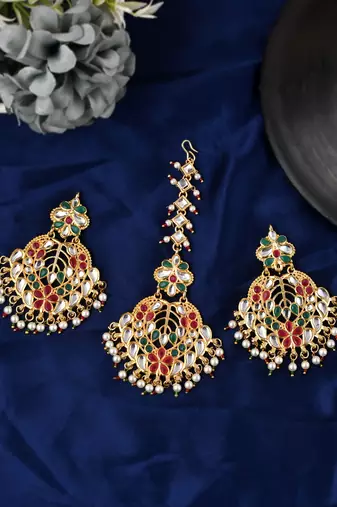 Women gold-plated red & white kundan studded maang tikka with earrings