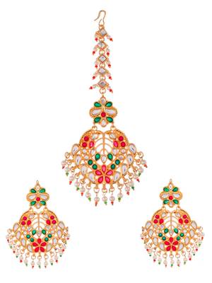 Women gold-plated red & white kundan studded maang tikka with earrings 3