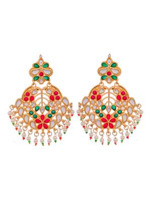 Women gold-plated red & white kundan studded maang tikka with earrings 4