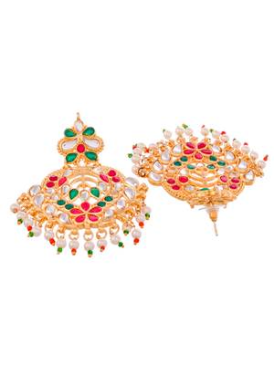 Women gold-plated red & white kundan studded maang tikka with earrings 5