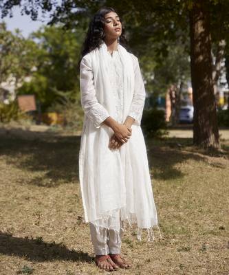 White chanderi embroidered kurta set 1