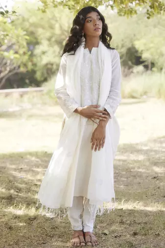 White chanderi embroidered kurta set