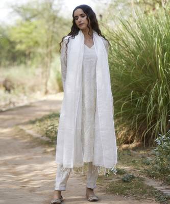 White chanderi embroidered kurta set 1
