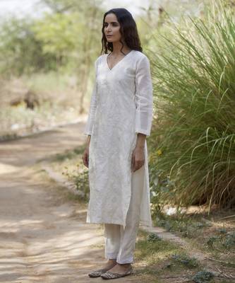 White chanderi embroidered kurta set 2