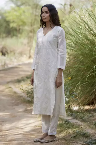 White chanderi embroidered kurta set