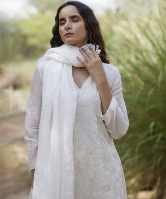 White chanderi embroidered kurta set 3
