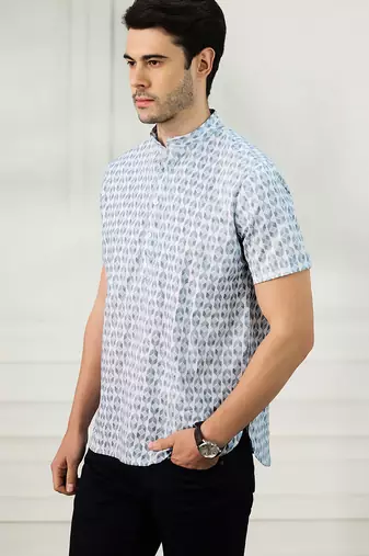 Men   s white kurta shirt