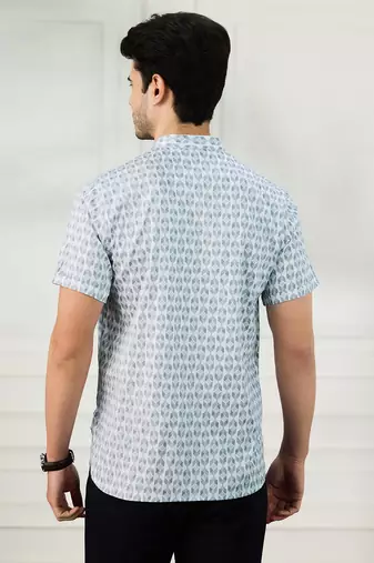Men   s white kurta shirt
