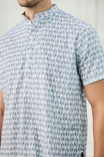 Men   s white kurta shirt