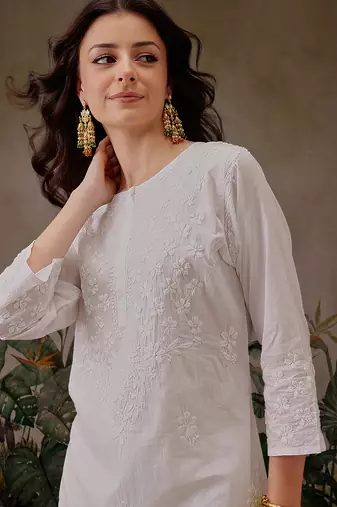 Hand embroidered white cotton lucknowi chikankari straight kurta