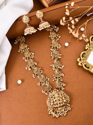 Gold tone beautifully crafted temple necklace with earrings 2
