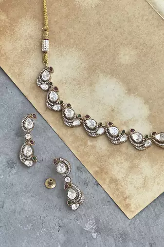 Gold plated studded necklace set
