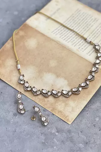 Gold plated studded necklace set