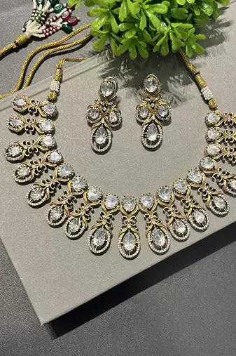Gold plated studded choker necklace set