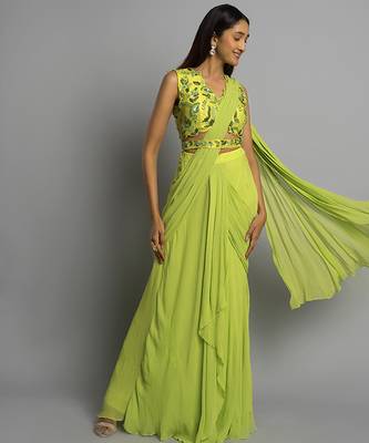 Green georgette plain saree with embroidered blouse & belt 3