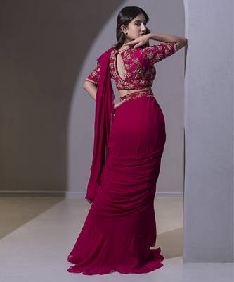 Pink organza plain saree with embroidered blouse & belt 5