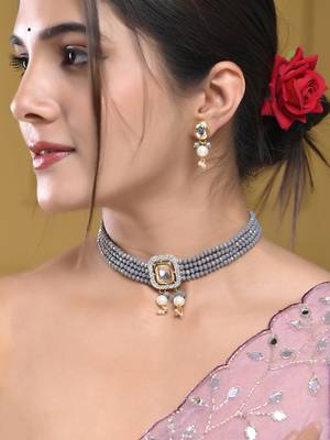 Gold-toned pearl beaded bracelet & earrings set 1