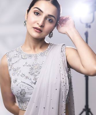 Lilac georgette plain saree with embroidered blouse 1