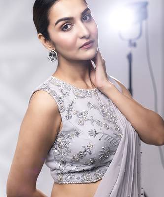 Lilac georgette plain saree with embroidered blouse 3