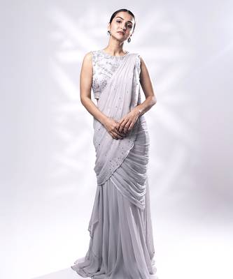 Lilac georgette plain saree with embroidered blouse 4