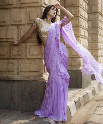Lilac chinnon plain saree with embroidered blouse & belt 4