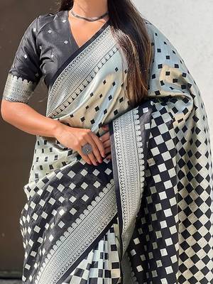 Black silk blend saree with blouse 4