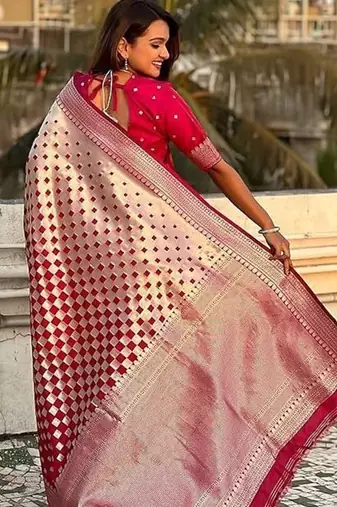 Red silk blend saree with blouse