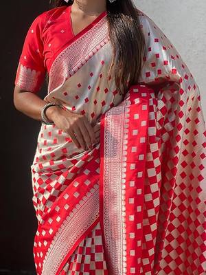 Red silk blend saree with blouse 4
