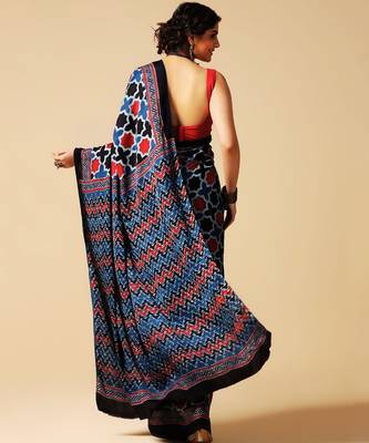 Blue geometric printed silk saree 3
