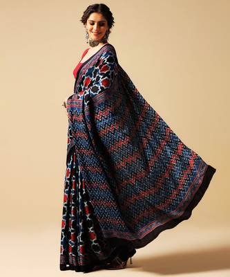 Blue geometric printed silk saree 4