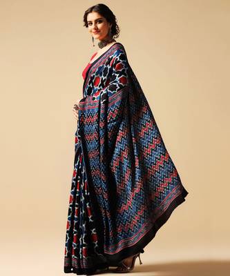 Blue geometric printed silk saree 5