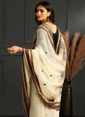 Off white hand woven cotton saree 3
