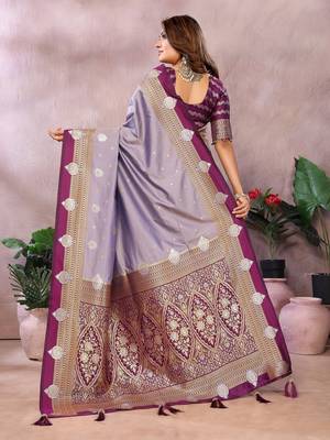Lavender Color Zari Weaving Kalamkari Silk Saree 4