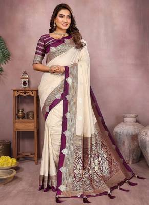 Off White Color Zari Weaving Kalamkari Silk Saree 3