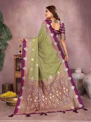 Olive Color Zari Weaving Kalamkari Silk Saree 4