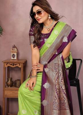 Parrot Green Color Zari Weaving Kalamkari Silk Saree 2